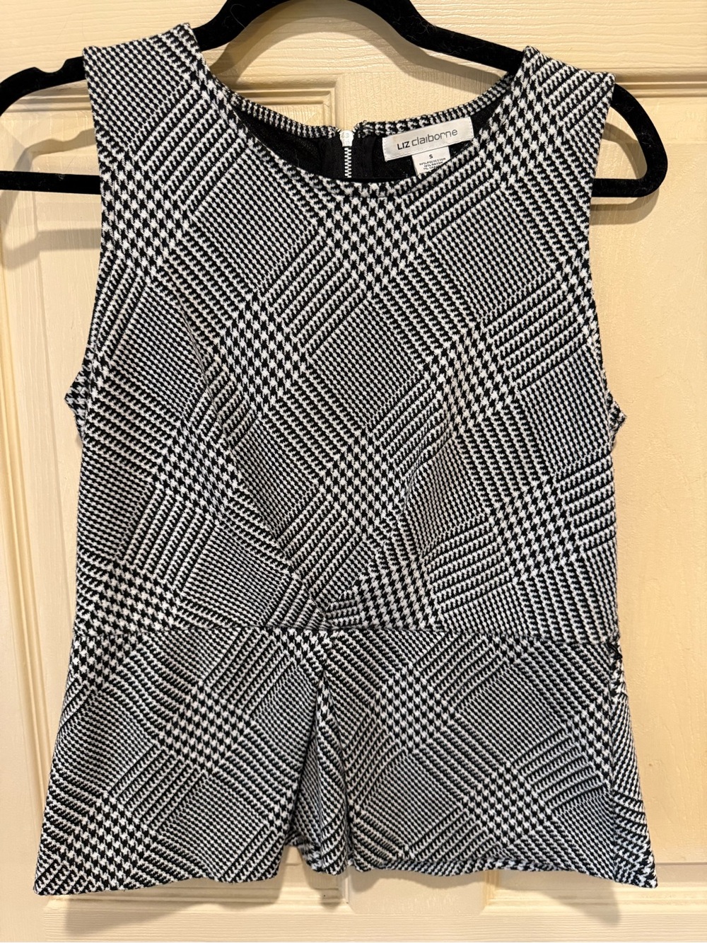 Liz Claiborne Black and White Houndstooth Sleeveless Top